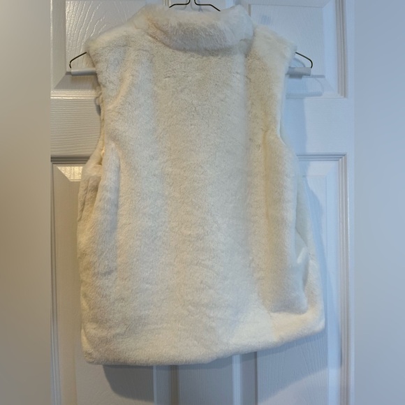 Macy's Epic Threads Cream Faux Fur Vest - NWT Size Large - Picture 7 of 8